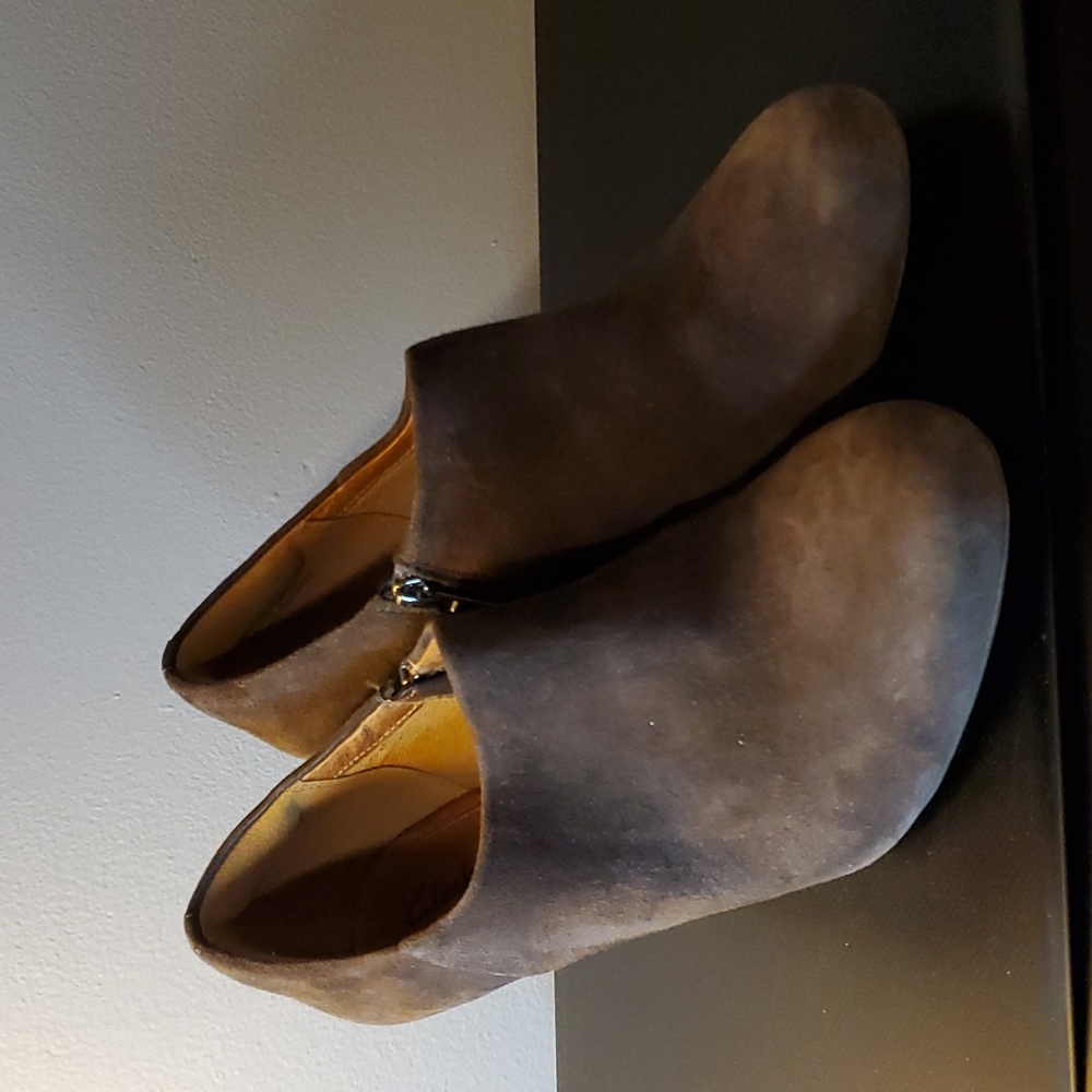 Clarks Artisan Taupe Suede Botties Size 7.5